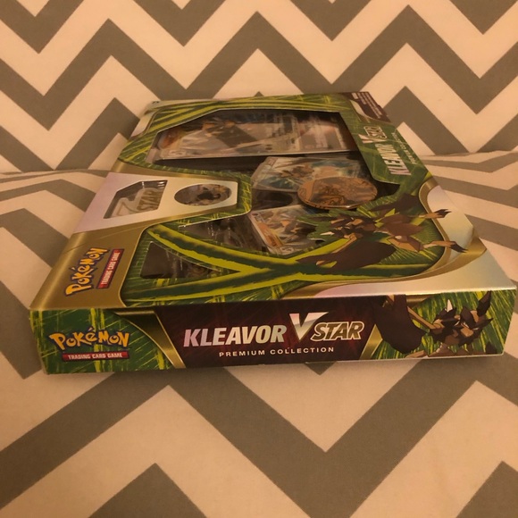 Pokemon TCG: Kleavor VSTAR Premium Collection